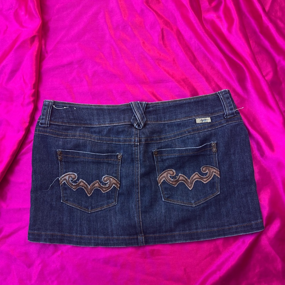 TYTE mini skirt with leather on back pockets super sexy